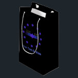 Star Pub Menorah<br><div class="desc">En lila och blå avtagbar bild,  med en Magen David (David-stjärnan),  i mitten,  som en Chanukkah-menorah. Motivet upprepas som gräns med tolv stjärnor. Ljusen har tänts. Lägg till din egen text.</div>