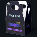 Star Pub Menorah Presentaskar<br><div class="desc">En lila och blå avtagbar bild,  med en Magen David (David-stjärnan),  i mitten,  som en Chanukkah-menorah. Ljusen har tänts. "Chag Chanukkah Sameach" (Lycklig Chanukkah) visas i glödande text. Du kan lägga till ytterligare text. Allt läggs ovanpå en stjärnbakgrund.</div>