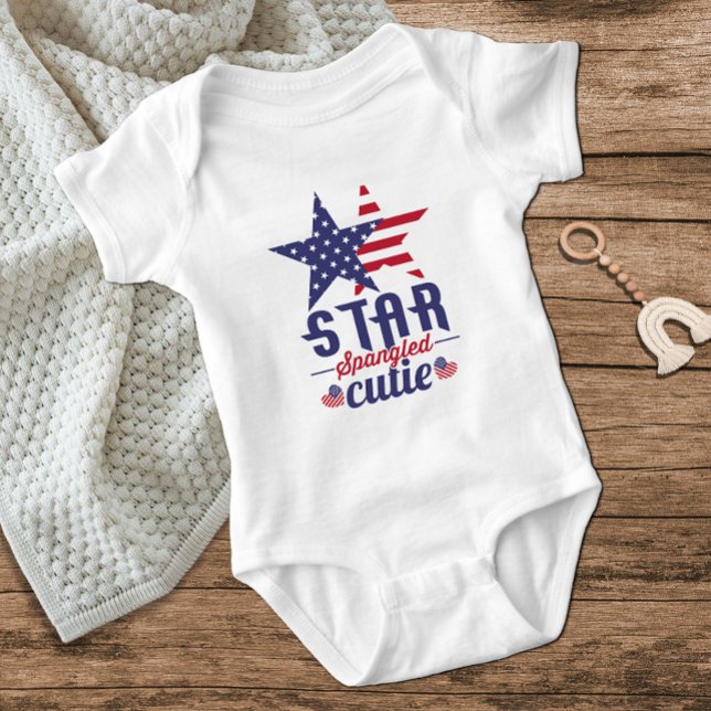 Star Spangled Cutie Rött vitt blått stjärnor juli  T Shirt (Skapare uppladdad)