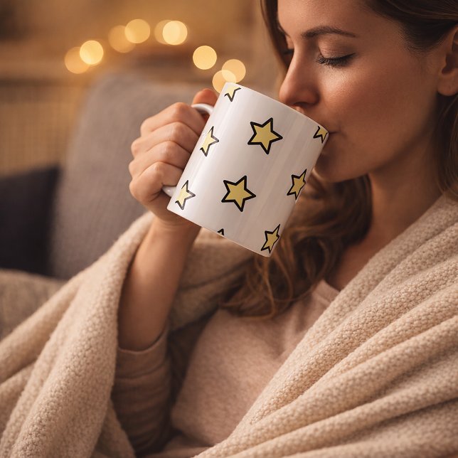 Star Yellow Pastel Pattern Kaffemugg (A mug with a pattern of yellow and black stars
)