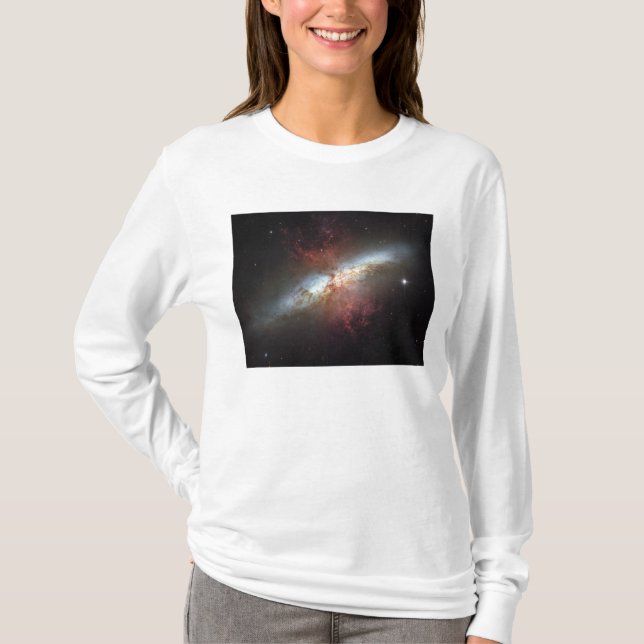 Starburst galaxy, Messier 82 T Shirt (Framsida)
