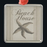 Starfish Beach House Seashore Coastal Julgransprydnad Metall<br><div class="desc">Den här strandsnubben - Starfiskbilden har en sandartad bakgrund, med en mönster som ser ut som mårduk. Det här är perfekt till strandhuset och får dig på sommaren. Beach house-dekorn borde lugna sig och kännas som en avslappnad-buk som kommer undan. För en nautiska känsla och färg av hav och sand...</div>
