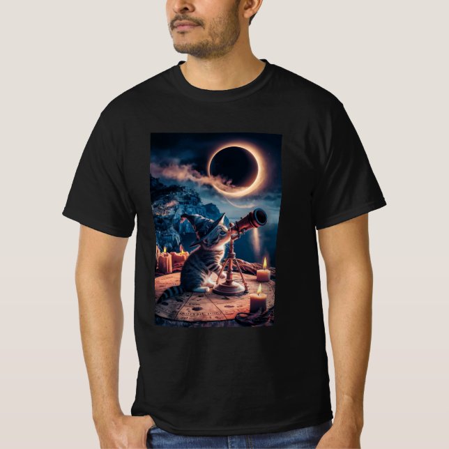 Stargazer Cat: Cosmic Dreamer T-Shirt (Framsida)
