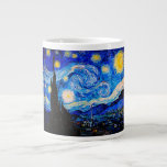 Starjkväll av Vincent Van Gogh Jumbo Mugg<br><div class="desc">Vincent Van Gogh Starry Natt. Det här är ett gammalt mästerverk från huvudmålaren Vincent Van Gogh. Den här brans konstlandskapsmålning har vackert,  vibrerande,  mättat färg. Vincent Van Gogh var en målare i post impressionist. Denna bild är offentlig</div>