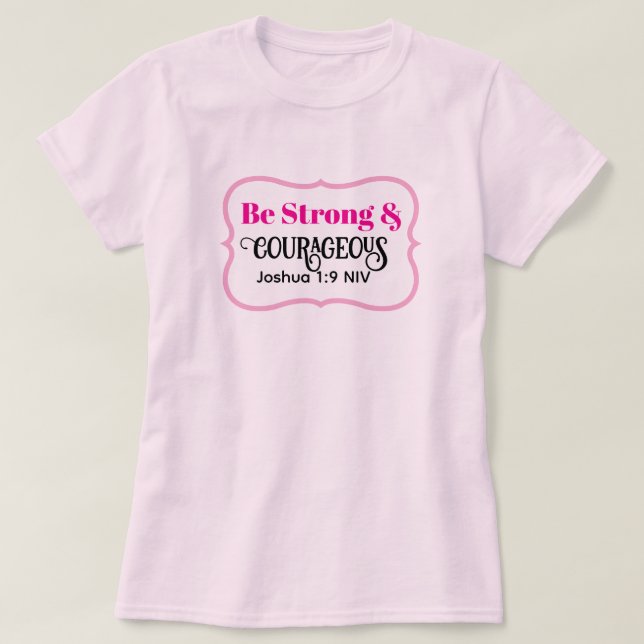 Stark och Modig Bibelvers Ljus Rosa Söt T Shirt (Design framsida)