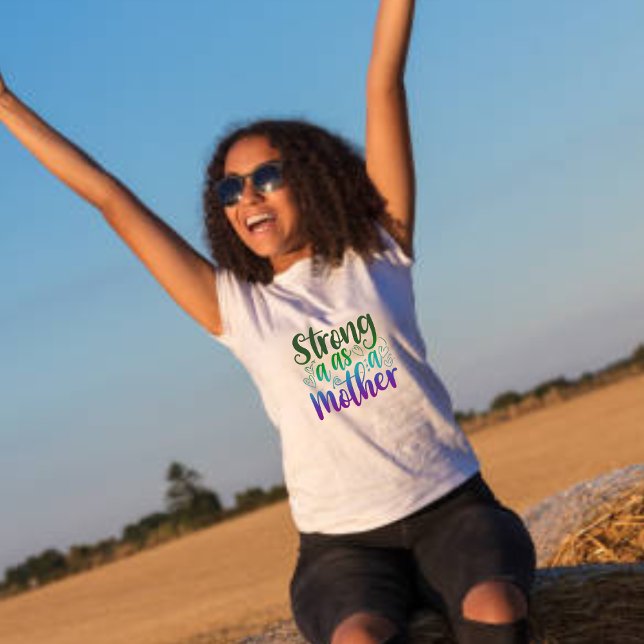 Stark som ett Mor svart, modernt skript T-Shirt (Skapare uppladdad)