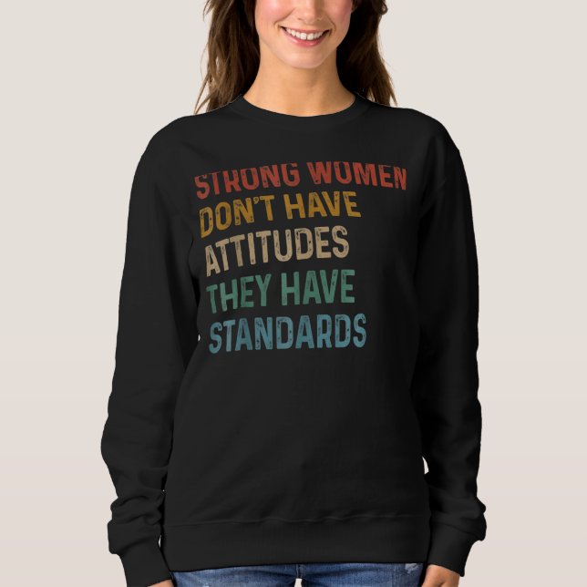 Starka kvinnor har inga attityder de har. t shirt (Framsida)