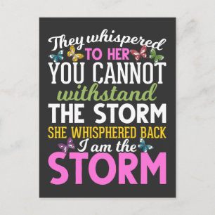 Starka kvinnor i Woman Butterfly Rainbow Storm Wom Vykort