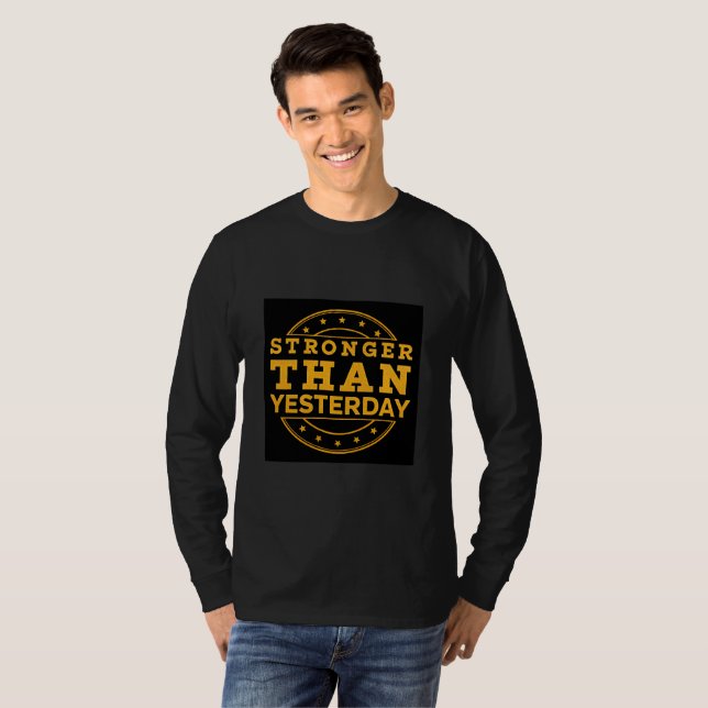 Starkare än igår | Daglig tillväxtmotivation T Shirt (Hel framsida)