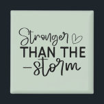 "Starkare än stormen" Boho inspirational Magnet<br><div class="desc">Håll dig jordad och inspirerad av denna minimalistiska "Starkare än Storm"-magnet i Bho-stil. Med elegant, svart-vit handskriven typografi är denna design en daglig påminnelse om inre styrka och återhämtningsförmåga. Oavsett om du ställen den på kylskåpet, låset eller arbetsytan, ger den här magneten en meningsfull beröring till vilket utrymme som helst....</div>