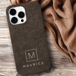 Starkt eget namn för brödtryck i monogram<br><div class="desc">iphone case med en tryckt mörk brun läderbild av struktur och ditt namn och monogram i ett modernt sans serif-teckensnitt.</div>