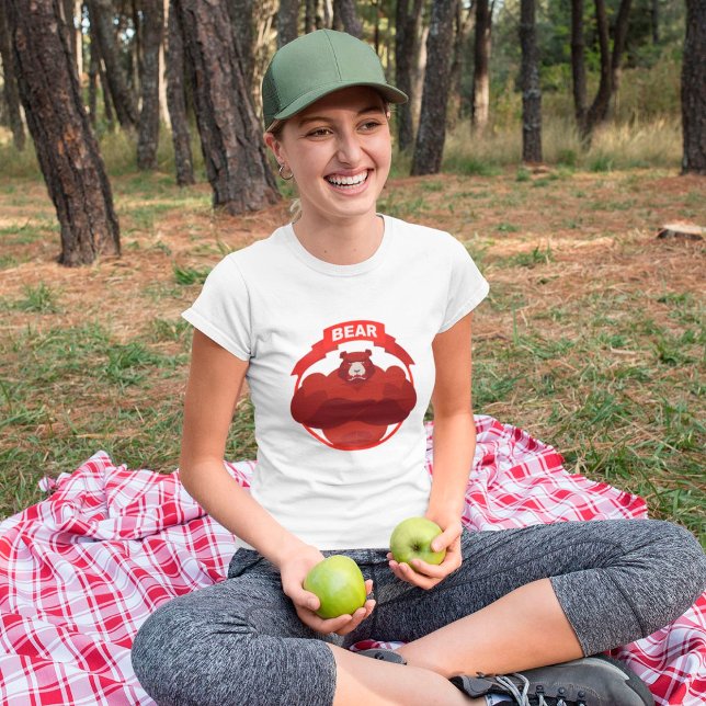 Starkt rödbjörn T-Shirt (Skapare uppladdad)