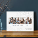 Starred Tidings | 3 Fotokollage Hanukah-kort Julkort<br><div class="desc">Skicka Hanukkah hälsning i chic stil med den här eleganten och de moderna fotosamlingskorten med tre kvadratiska foton som är placerade sida vid sida och som är adorerade med linjerabriker överst och grund. "Wishing You Kärlek and Light" visas under modern skrift, med din "Lycklig Hanukkah" och din familj namn i...</div>