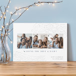 Starred Tidings | 3 Fotokollage Hanukah-kort Julkort<br><div class="desc">Skicka Hanukkah hälsning i chic stil med den här eleganten och de moderna fotosamlingskorten med tre kvadratiska foton som är placerade sida vid sida och som är adorerade med linjerabriker överst och grund. "Wishing You Kärlek and Light" visas under modern skrift, med din "Lycklig Hanukkah" och din familj namn i...</div>