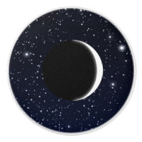 Starry himmel och växande måne som är djupblå att