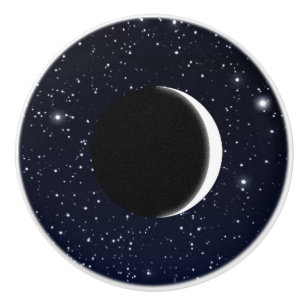 Starry himmel och växande måne som är djupblå knopp