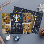 Starry Ljus | Hanukkah Photo Collage Card Julkort<br><div class="desc">Festive Hanukkah-fotokortet innehåller fyra foton i en samlingslayout,  med "joyous Hanukkah" i vit skrift på en marin blå bakgrund accentuerad med en upplyst menorah och vita,  blå och guld-stjärnor. Anpassa med namnen under och lägg till ytterligare ett foto på baksidan.</div>
