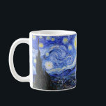 Starry Natt av Van Gogh Kaffemugg<br><div class="desc">Oljemålning från den nederländske mästaren Vincent Van Gogh (1853-1890), troligen hans mest berömd målning, Van Gogh målade "Stjärnnatten" 1889 från minnet när han var i en asyl i Frankrike där han checkade in sig för depression. I målningen finns måne, Venus och många stjärnor omgivna av gult och vitt ljus.I grund...</div>