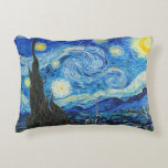 Starry-natten | Van Gogh | Prydnadskudde<br><div class="desc">Starry Natt är en olje-on-canvas-målning av den nederländske Post-Impressionistiske målaren Vincent van Gogh. I juni 1889 skildras synen från det öster-vända fönstret på hans asylrum i Saint-Rémy-de-Provence,  precis före soluppgången,  med tillägg av en imaginär by.</div>