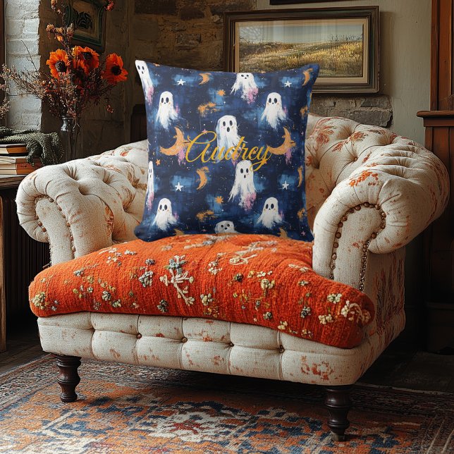 Starry Nght Specters Halloween Pillow med Namn Kudde (Skapare uppladdad)