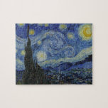 Starry Night av Van Gogh Pussel<br><div class="desc">Starry Natten,  som Vincent van Gogh målade upp 1889 under sin vistelse på Saint-Rémy-de-Provence,  skildrar en snurrande natt himmel över en tyst by,  som återspeglar hans emotionella och konstnärliga intensitet.</div>
