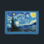 Starry Night av Vincent Van Gogh<br><div class="desc">Målningen domineras av en måne- och stjärnfylld natt himlar. Det tar upp tre fjärdedelar av bild flygplan och verkar turbulent, till och med upprört, med intensivt snurrande mönster som verkar rulla över yta som vågar. Den är full av ljusa hörn - inklusive måne till längst höger och Venus, morgonstjärnan, till...</div>