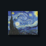 Starry Night av Vincent van Gogh Canvastryck<br><div class="desc">Vincent Willem van Gogh var en postimponerande målare till nederländska ursprung, vars arbete - framstående på grund av dess skönhet, känslomässiga ärlighet och djärva färg - hade ett långtgående inflytande på 1900-talets konst. Efter år av smärtsam oro och många utbrott av psykiskt sjukdom dog han åldras 37 från ett skottsår,...</div>