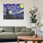 Starry Night av Vincent van Gogh Canvastryck<br><div class="desc">Starry Night av Vincent van Gogh är en vintage bra konst post impressionism landcape cityscape tavla med en syn på Saint Remy, Frankrike från van Gogh's asyl. Natten himlar snurrar med moln med en ljusskygg måne och lysande stjärnor över den kantiga byn. Starry Night är förmodligen van Goghs mest berömd...</div>