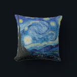 Starry Night av Vincent Van Gogh Kudde<br><div class="desc">Vincent Van Goghs färgstarka utformning av stjärnnatten är perfekten för konstentusiaster,  museum fläkt,  konst studenter och konstlärare. Det kan också ges som en födelsedag eller som en gåva till din bästa vän,  släkting,  pojkvän eller flickvän som även kärlek Fine Art.</div>