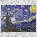 Starry Night av Vincent van Gogh Pussel<br><div class="desc">Starry Night av Vincent van Gogh är en vintage bra konst post impressionism landcape cityscape tavla med en syn på Saint Remy, Frankrike från van Gogh's asyl. Natten himlar snurrar med moln med en ljusskygg måne och lysande stjärnor över den kantiga byn. Starry Night är förmodligen van Goghs mest berömd...</div>