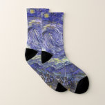Starry Night av Vincent van Gogh Strumpor<br><div class="desc">Starry Night av Vincent van Gogh är en vintage bra konst post impressionism landcape cityscape tavla med en syn på Saint Remy, Frankrike från van Gogh's asyl. Natten himlar snurrar med moln med en ljusskygg måne och lysande stjärnor över den kantiga byn. Starry Night är förmodligen van Goghs mest berömd...</div>