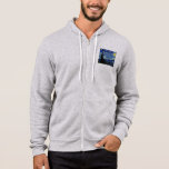 Starry Night av Vincent Van Gogh T Shirt<br><div class="desc">Starry Night av Vincent Van Gogh som målar mästerverk konst bra impressionism som målar ett färg vackert, vackert landskapslandskap konst efter dekoration</div>