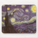 Starry Night av Vincent van Gogh, Vintage Fine Art Musmatta<br><div class="desc">Starry Night (1889) av Vincent van Gogh är en vintage post impressionism bra konst liggande naturmålning. En syn på en stad i dalen på natten med molnen snurrande, stjärnorna skugga och en vacker gyllene gult krescent måne. Den målades under dagen från minnet och är van Goghs mest berömd målning. Om...</div>