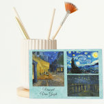 Starry Night av Vincent Van Gogh Vykort<br><div class="desc">Ett urval av tre berömdar som Vincent van Gogh målade upp: Café Terrace i natt, Starry Natt och Starry Natt om Rhone. Ända sedan Van Gogh anlände till Arles var han ständigt upptagen av representationen av "nattliga effekter". Starribernatten Över Rhen (september 1888) var en av tre målningar som gjordes under...</div>