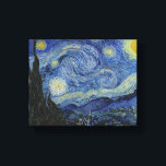 Starry Night Canvas Painting av Vincent Van Gogh<br><div class="desc">Vill du lägga till lite färg i rummet? Prova den här hängväggen på Vincent Van Goghs stjärnriärnatt. Vi användor endast högkvalitativa konserveringsmedel, hållbar självhäftande och arkivera bläck för att se till att teckningarna förblir säkra från att smeta, tona och skala. Slutprodukten är ett högkvalitativt utdraget kanvastryck med ett rent utseende...</div>
