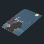 Starry Night Kärlek iPad Mini Skydd<br><div class="desc">Fånga magin från en stjärnkväll med vår "Starry Night Kärlek"-telefonväska. Den här fantastiska designen har en solupplyst scen, perfekt för älskare och drömmare som vill bära biet i romantik i fickan. Den mjuka glöden från måne och de roterande stjärnorna skapar en lugn atmosfär, skapar den som ett perfekt tillbehör för...</div>