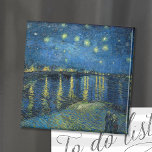 Starry Night Over the Rhône | Vincent Van Gogh Mag Magnet<br><div class="desc">Starry Night Over the Rhône (1888) av den nederländska konstnären Vincent Van Gogh. Originalteckningen är en olja på en arbetsyta som skildrar en energisk postimponerande nattbild himlar i moody skuggor av blått och gult. Använda verktygen för att lägga till anpassningsbar eller anpassa bilden.</div>