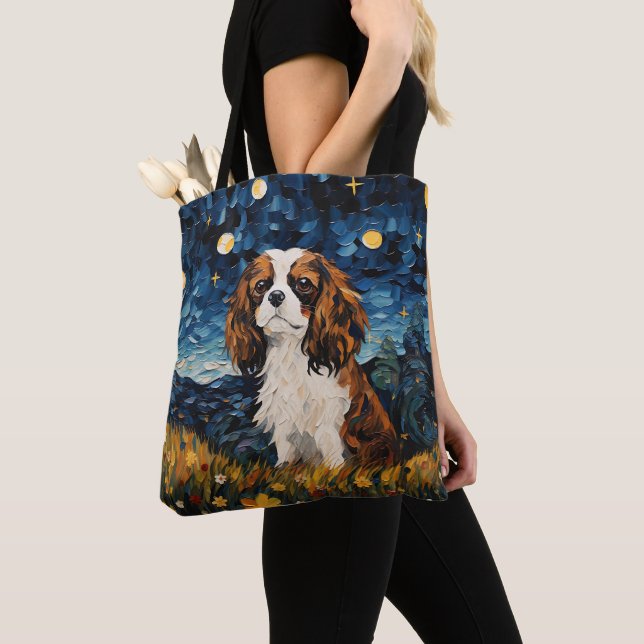 STARRY NIGHT THEMED CAVALIER KUNG CHARLES SPANIEL TYGKASSE (Närbild)