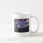 Starry Night, Van Gogh Fransk Town Saint Remy Kaffemugg<br><div class="desc">En stad i Fransken "Saint Remy" är en stad med stjärnans ljusstyrka på en blå stjärnbergart. Starlight över stan med moln,  stjärnor och ljusa gulter i måne vid midnatt. Vintage post impressionist målning av Fransk målare Vincent Van Gogh.</div>