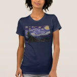 Starry Night, Van Gogh Fransk Town Saint Remy T Shirt<br><div class="desc">En stad i Fransken "Saint Remy" är en stad med stjärnans ljusstyrka på en blå stjärnbergart. Starlight över stan med moln,  stjärnor och ljusa gulter i måne vid midnatt. Vintage post impressionist målning av Fransk målare Vincent Van Gogh.</div>