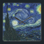 Starry Night Vincent van Gogh Fine Art Painting Fyrkantig Klocka<br><div class="desc">Vincent van Gogh (holländska, 1853-1890) Starry Night, 1889, Oil on canvas Unframed: 73 × 92 cm (28, 7 × 36, 2 tum) Denna tavla skildrar synen från det öster-vända fönstret på Van Goghs asylrum på Saint-Rémy-de-Provence, han lade till en idealiserad by. Det har funnits i den permanenta samlingen av Modern...</div>