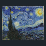 Starry Night Vincent Van Gogh Fototryck<br><div class="desc">Starry Night av Vincent Van Gogh, olja på canvas 1889, är en landskapsmålning av ett stort virrvarr av lysande stjärnor över ett landskap av avlägsna städer och rullande backe, med en enda cypress träd stigning i förgrunden som en mörk grönt låga. Van Gogh målade inte sitt mästerverk från livet utan...</div>