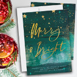 Starry Winter Night Merry och Bright Grönt Guld Julkort<br><div class="desc">Stryk vinternattkort Merry & Bright christmas-kort med elegant guld-manusjus. Den här chicen och den moderna designen kombinerar vattenfärgstreck i grönt, guld-stjärnor, glashglöd, guld-damm och en mistskog. Den är handskriven med Merry & Bright och mallen är konfigurerad så att du kan lägga till personligen hälsning. Icke-fotodesign och enkel att anpassa för...</div>
