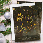 Starry Winter Night Merry och Bright Guld Script Julkort<br><div class="desc">Stryk vintermörkret Merry & Bright-julkort med elegant guld-manusjus. Den här chicen och den moderna designen kombinerar vattenfärgspenseldrag, guld-stjärnor, stjärnljusglöd, guld-damm och en mistskog. Den är handskriven med Merry & Bright och mallen är konfigurerad så att du kan lägga till personligen hälsning. Icke-fotodesign och enkel att anpassa för vänner och familj...</div>