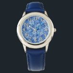 Stars av David Stached Glass Armbandsur<br><div class="desc">Blått läderbandsur av rostfritt stål för barn med en bild av David Stars i en blå glasdesign av nedfläckad. Silver klocka ansikte som tillval. Se matchande runda knappar och rund nyckelkedja för grundläggande knappar. Se hela Hanukkah Watch-samlingen under kategorin ACCESSORIES i avsnittet HELGDAGAR.</div>