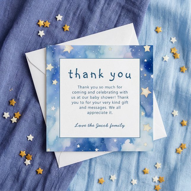 Stars och nattliga himlar-babyduschblått tack inbjudningar (Stars and night sky baby shower blue thank you invitation.)