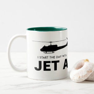 Starta dagen med jeten en Huey mugg
