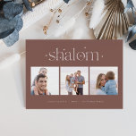 Starten anslutning | Hanukkah Photo Collage Julkort<br><div class="desc">Skicka Hanukkah hälsning till vänner och familj i chic stil med våra elegant-fotokort. Designat för att rymma tre av dina favoritfoton i kvadratiska kvadrater som arrangeras sida vid sida i ett kollage-format, kortfunktionerna i anpassningsbarna hälsning (visas med "joyous Hanukkah") och namn i familjen som är centrerad vid grund. "Shalom" i...</div>