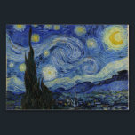 Startnatt av Vincent Van Gogh Bordsnummer<br><div class="desc">Starjkväll av Vincent Van Gogh, olja på arbetsytan 1889, är en landskapsmålning av en stor virrvarr av lysande stjärnor över ett landskap i avlägsna backe, med en enda cypress träd stigning i förgrunden som en mörk grönt låga. Van Gogh målade inte sitt mästerverk från livet utan från minnet under dagtid,...</div>