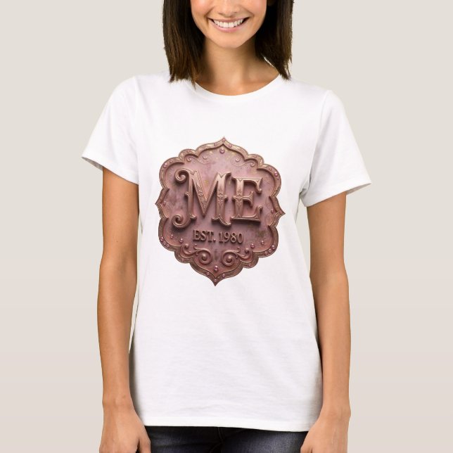 Statement Guld ME EST 1980 Tryck T Shirt (Framsida)